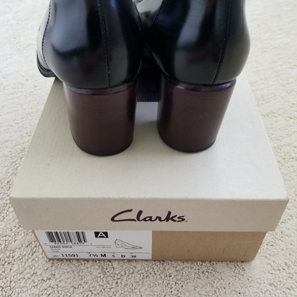 Pair of elegant shoes - Picture 3 of 8